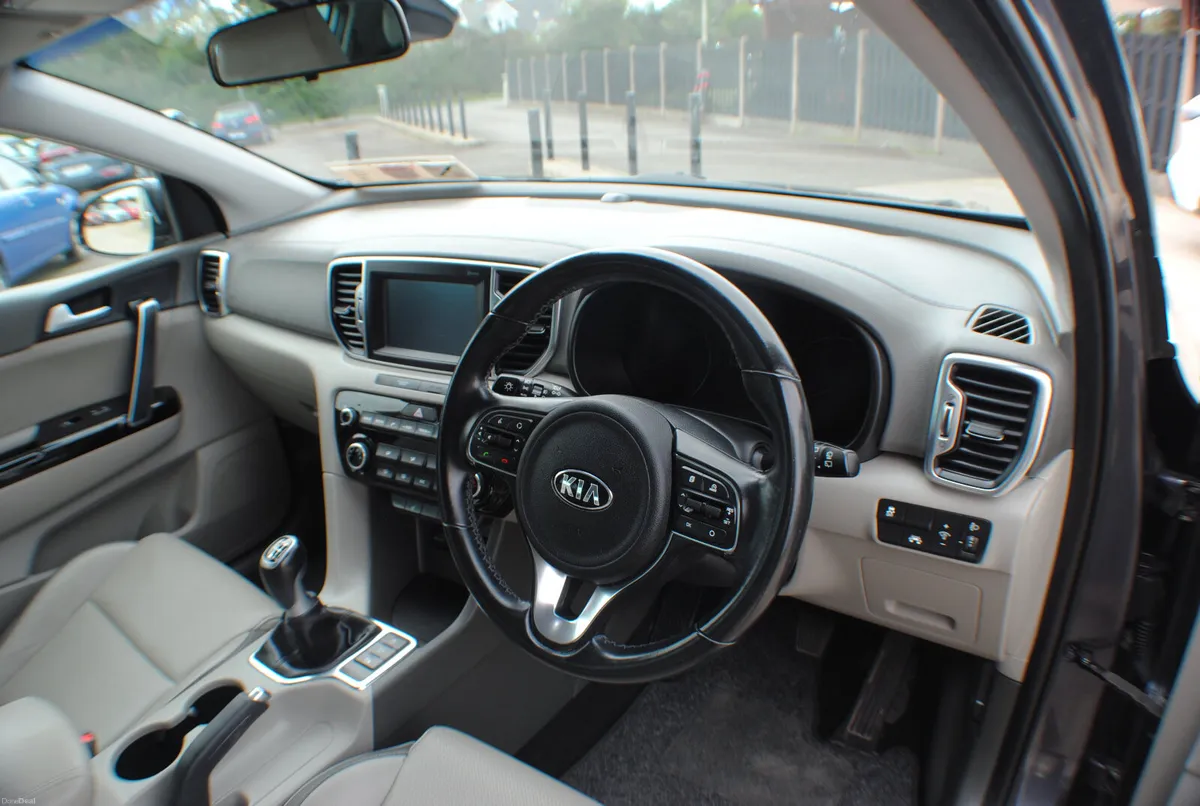 Kia Sportage 2018 1.7 PLATINUM SUV - Image 3