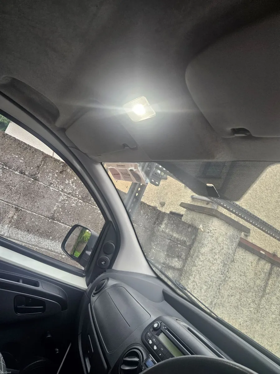 Volkswagen Sharan 2012 - Image 4