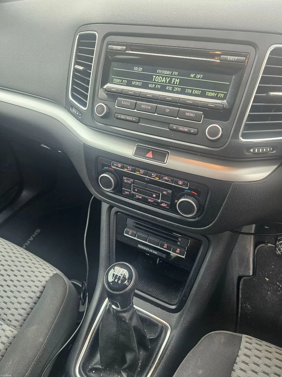 Volkswagen Sharan 2012 - Image 2