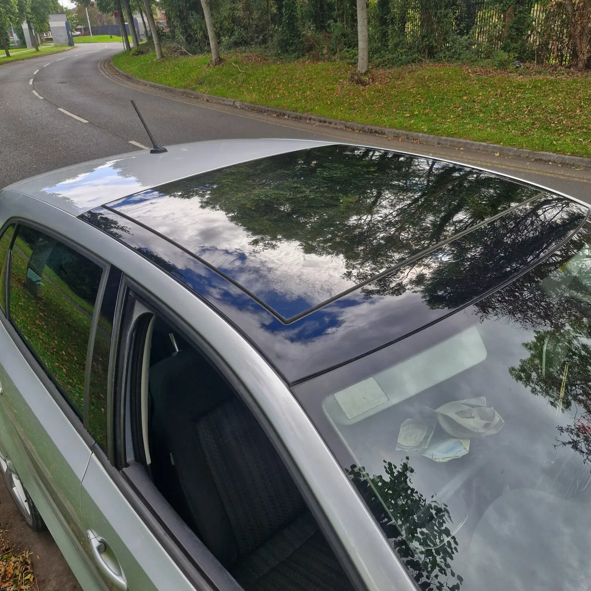 Volkswagen Polo Sunroof 95KMs - Image 3