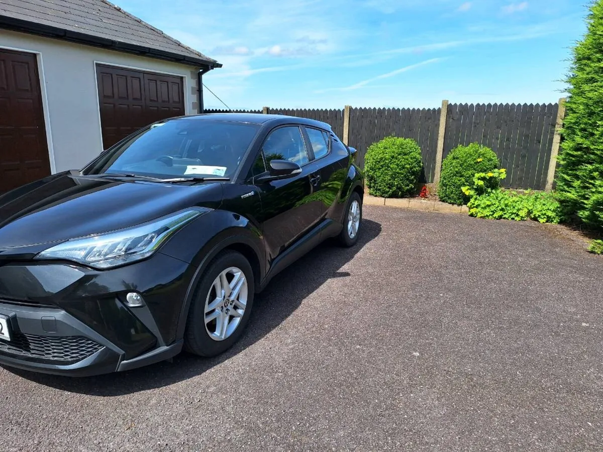 Toyota CHR 1.8 Hybrid - Image 2