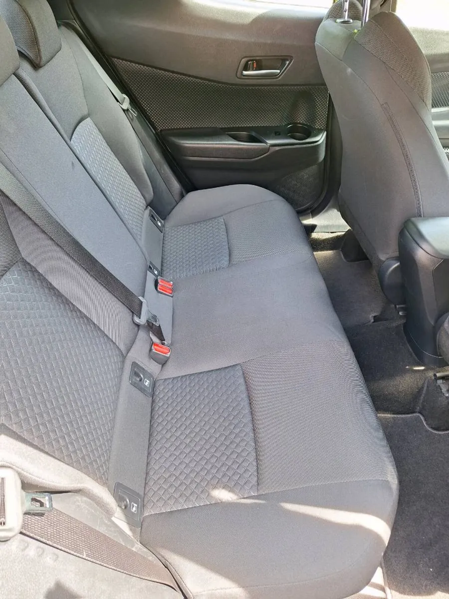 Toyota CHR 1.8 Hybrid - Image 5