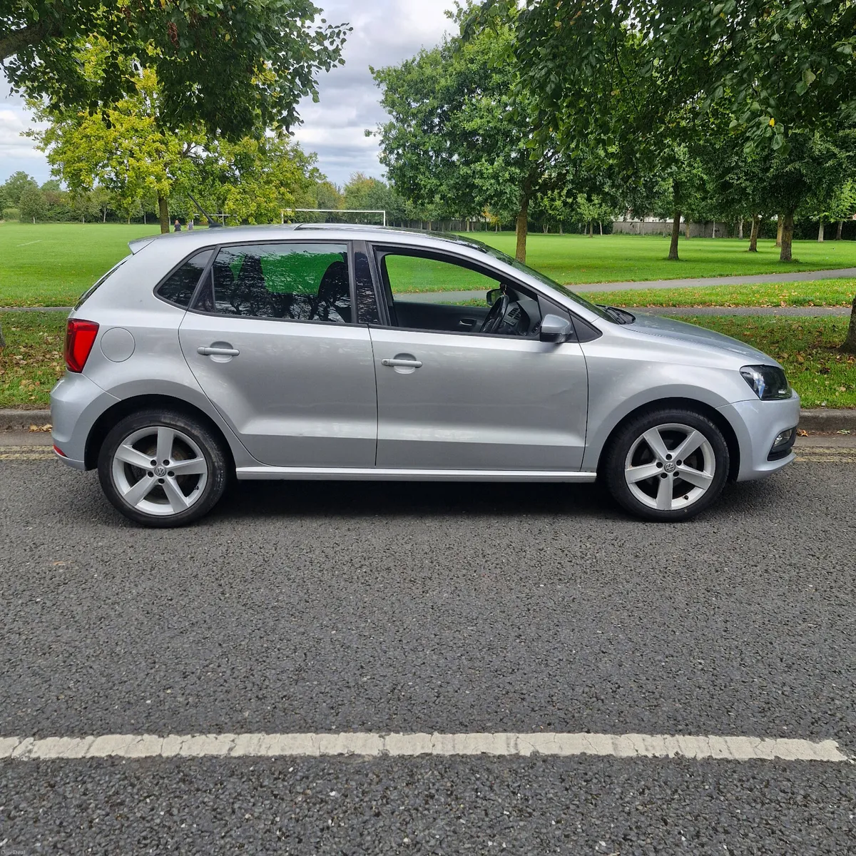 Volkswagen Polo Sunroof 95KMs - Image 6