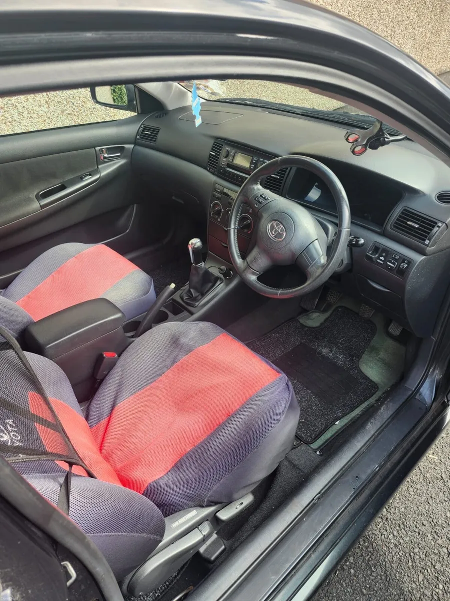 Toyota Corolla 2004 - Image 2