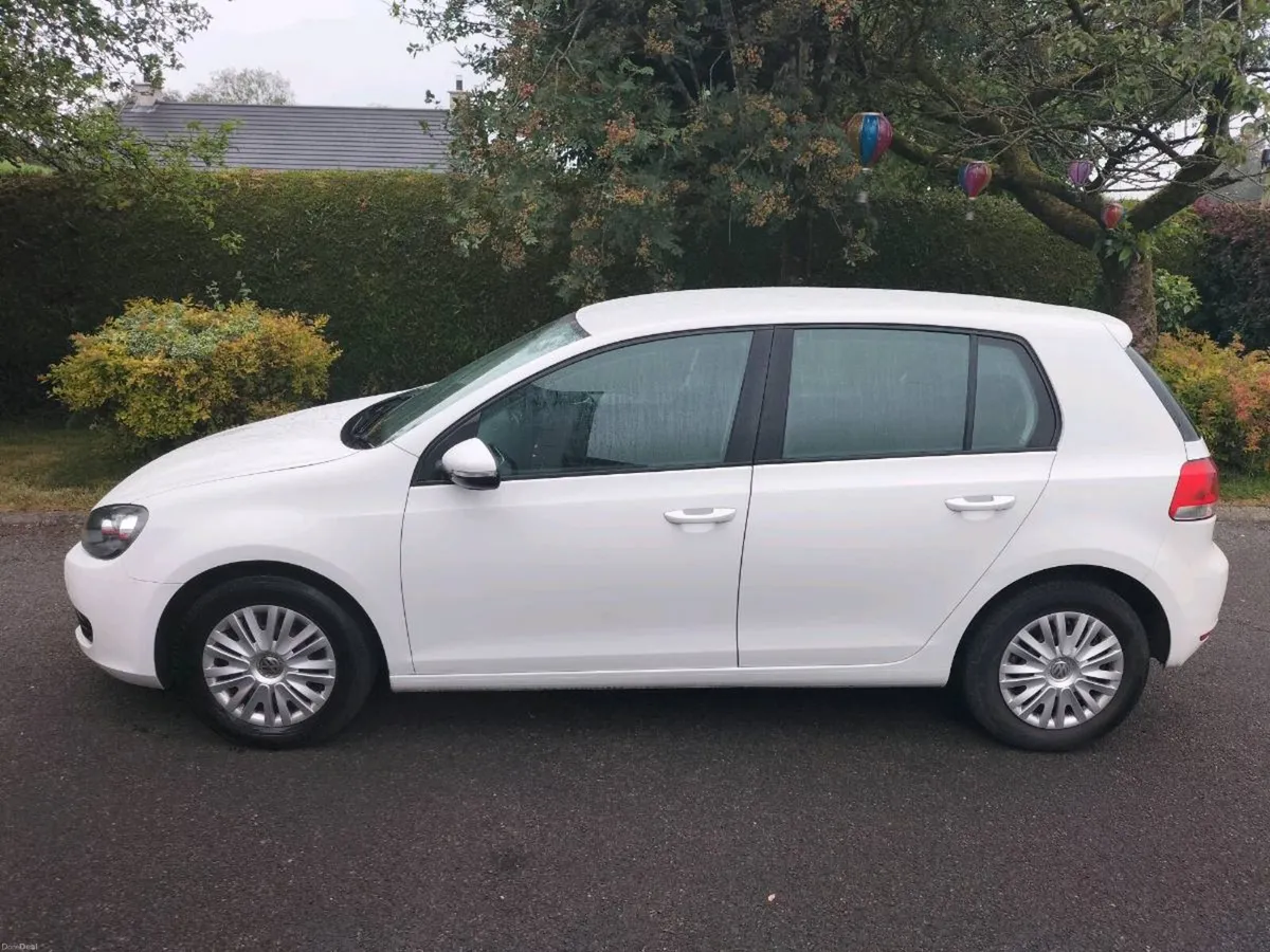 2011 Volkswagen Golf - Image 2