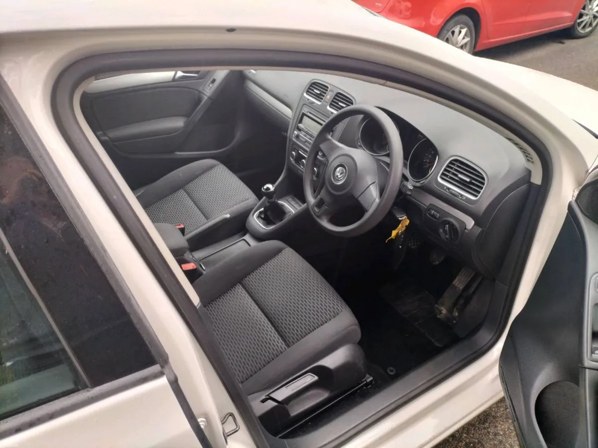 2011 Volkswagen Golf - Image 5
