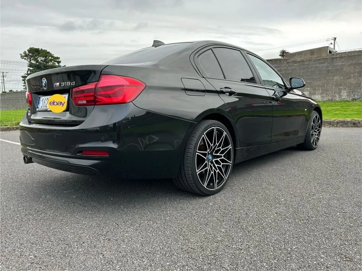 Bmw 318d 2016 - Image 2