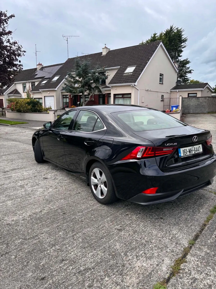Lexus IS300H NCT 08/2027 tax 04/2027 - Image 3