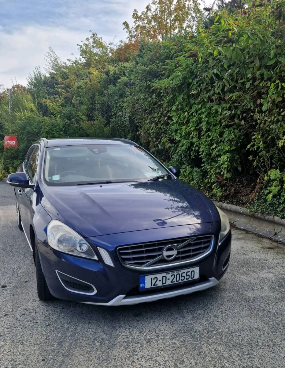 Volvo v60 - Image 1