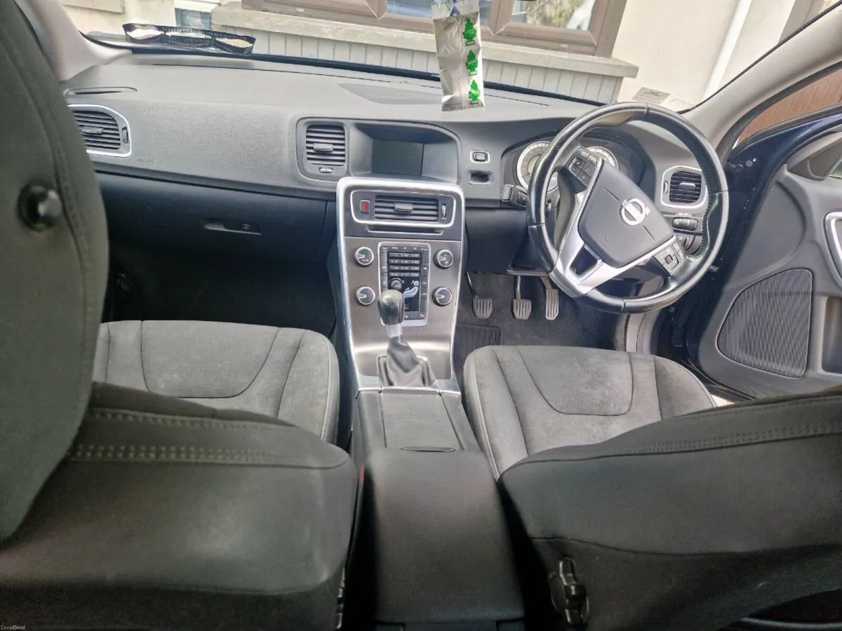Volvo v60 - Image 5