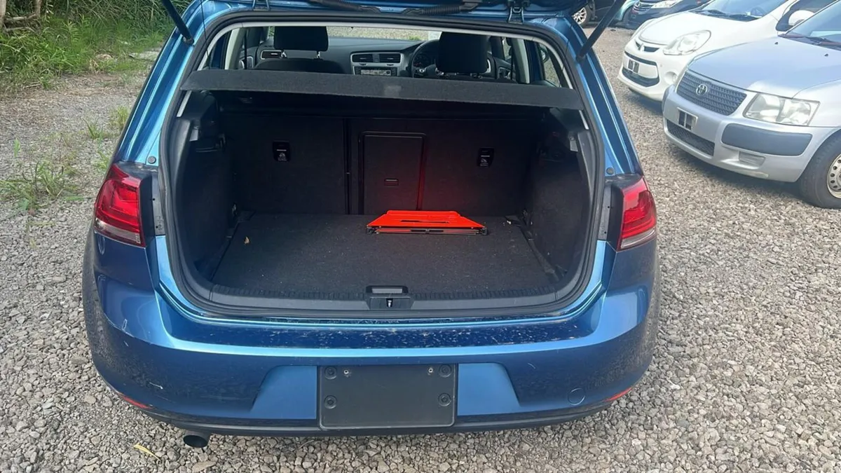 Volkswagen Golf 2015, 1.2 5DR AUTO LOW KM. 36000km - Image 5
