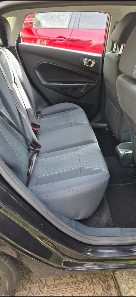 FORD FIESTA TITANIUM 1.25 5DR only 101,000km - Image 4
