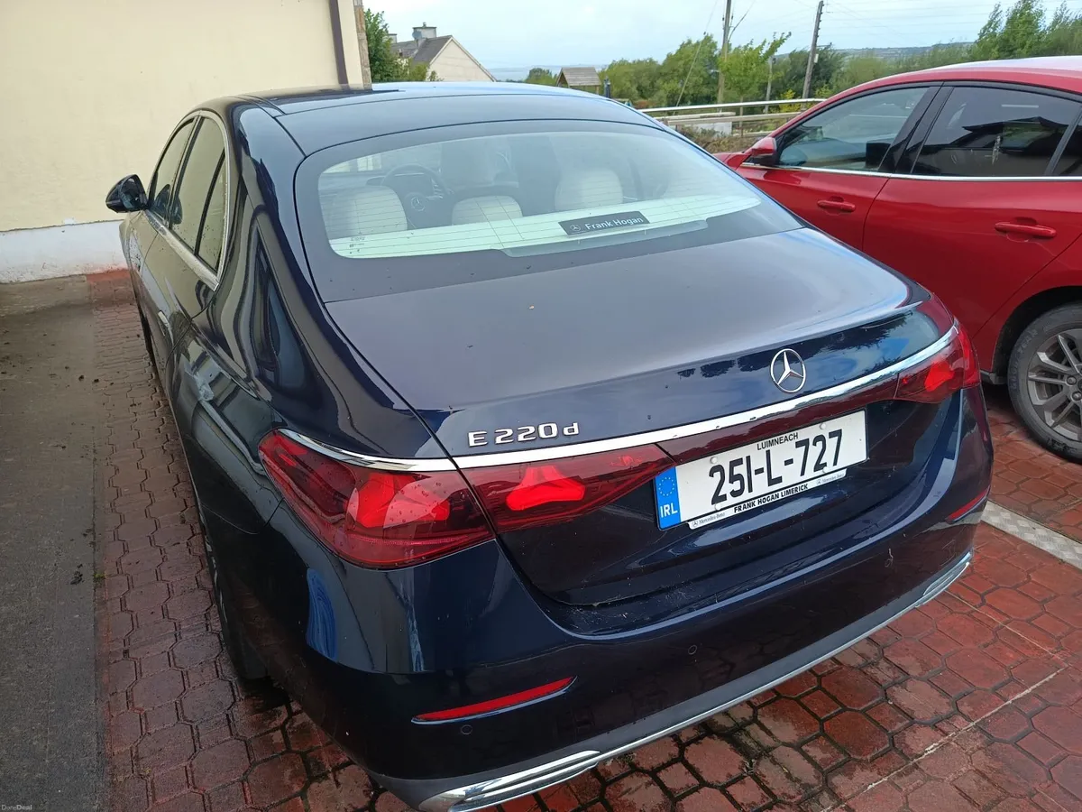 Mercedes-Benz E-Class 2025 - Image 3