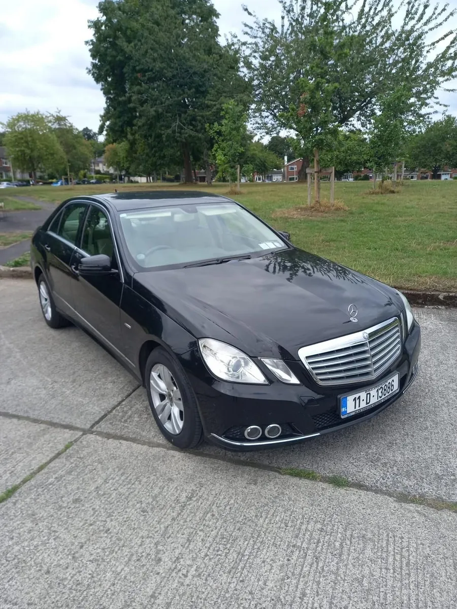 Mercedes-Benz E-Class 2011 - Image 2
