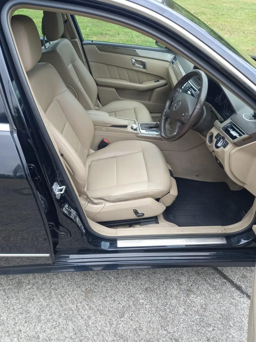 Mercedes-Benz E-Class 2011 - Image 4