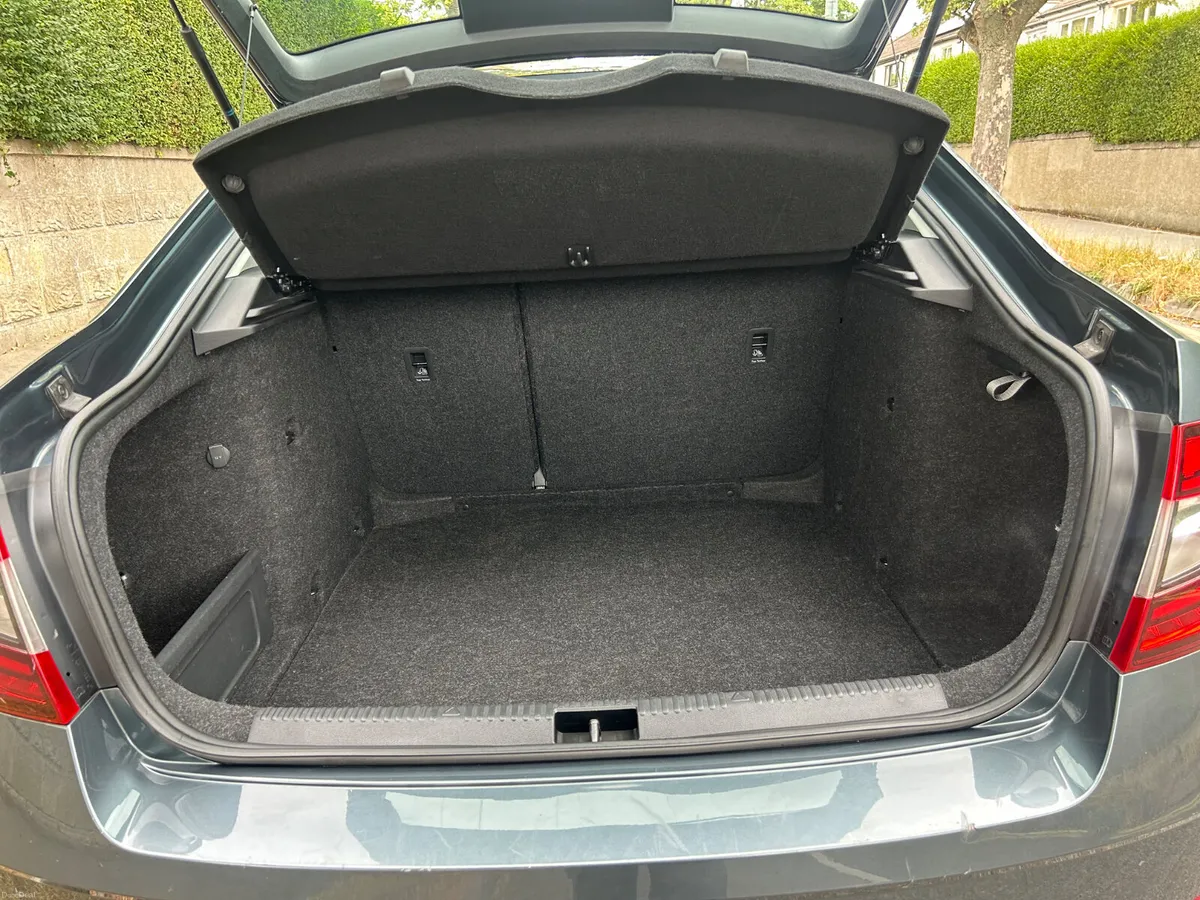 2019 SKODA OCTAVIA AMBITION 2.0 TDI PARKING CAMERA - Image 6