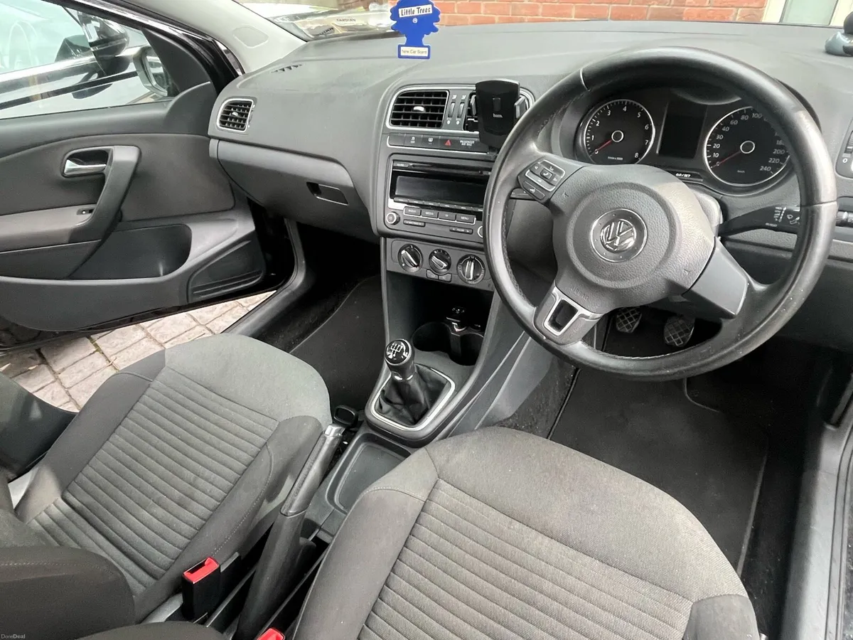 Volkswagen polo 2014 low km - Image 4