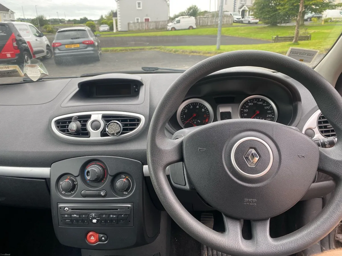 Renault Clio - Image 4