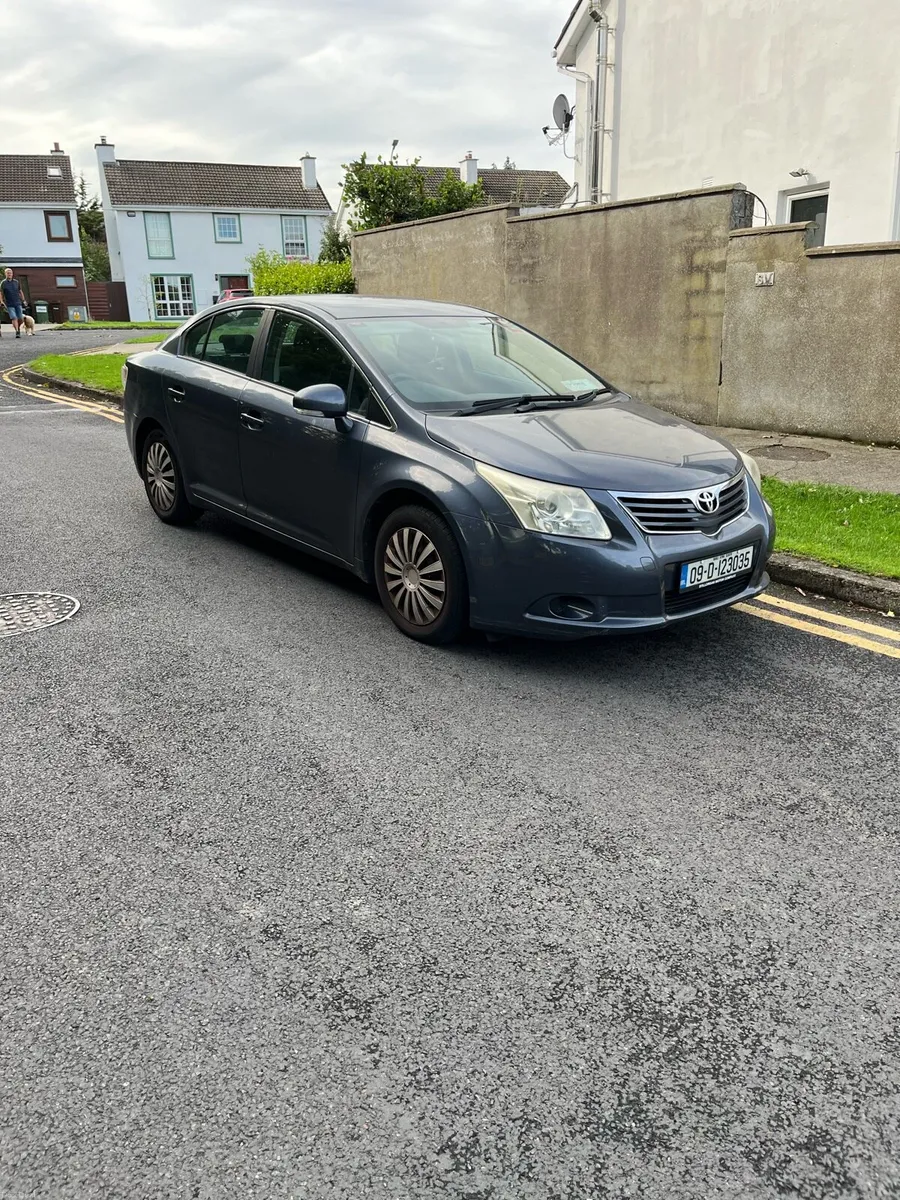 Toyota Avensis 2.0 Litre D4D Saloon 2009 - Image 1