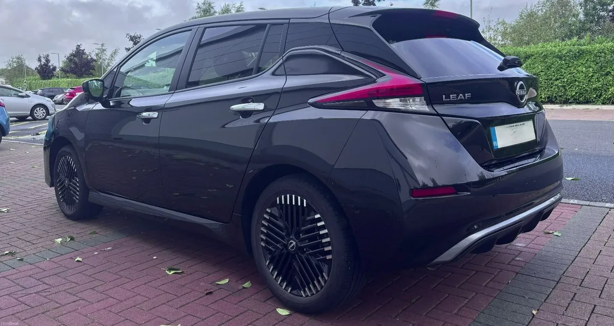 2025 Nissan LEAF SV 62kWh Cold Pack - Only15,800km - Image 2