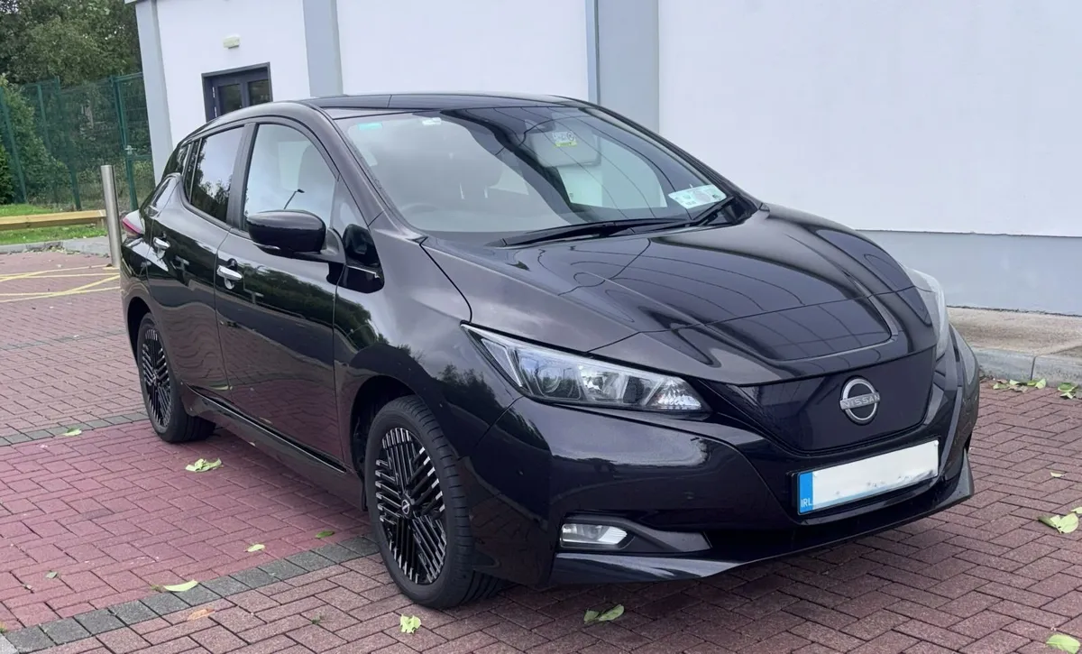 2025 Nissan LEAF SV 62kWh Cold Pack - Only15,800km - Image 1