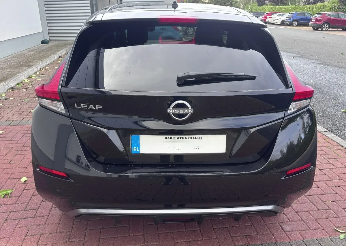 2025 Nissan LEAF SV 62kWh Cold Pack - Only15,800km - Image 3