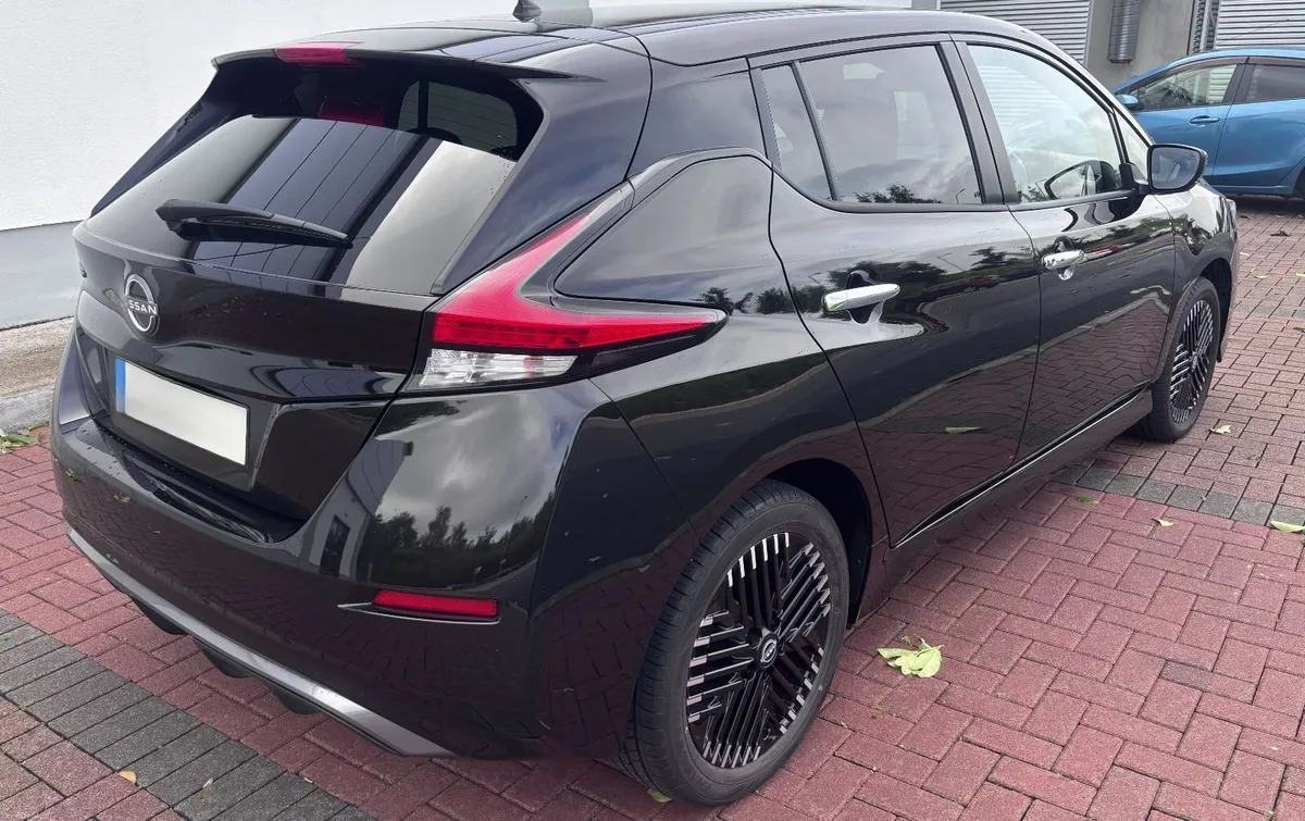 2025 Nissan LEAF SV 62kWh Cold Pack - Only15,800km - Image 4