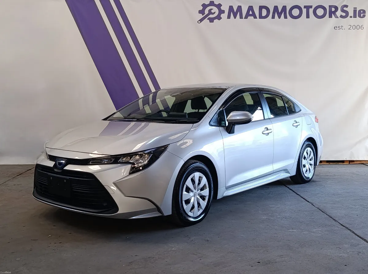 **ONLY 8,750 Km** (2yr Warranty) 1.8 Petrol Hybrid - Image 3