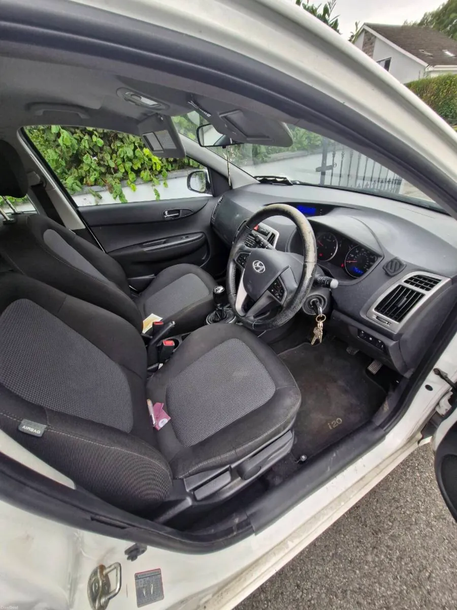 Car - Image 6