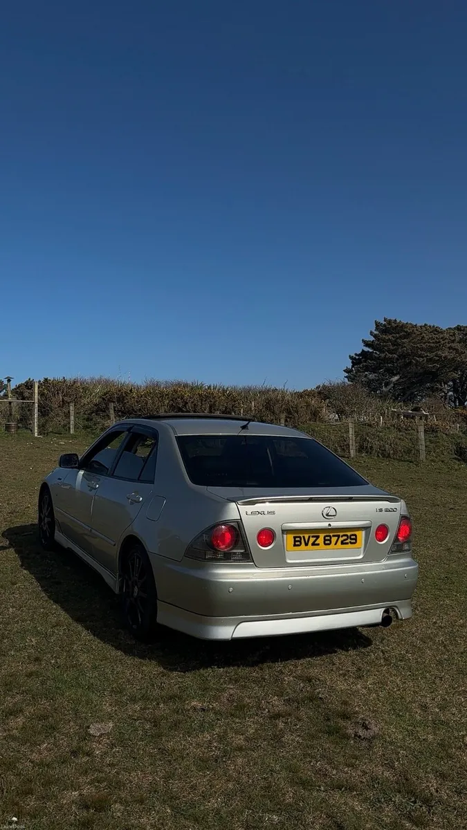 2005 Lexus is200 - Image 2