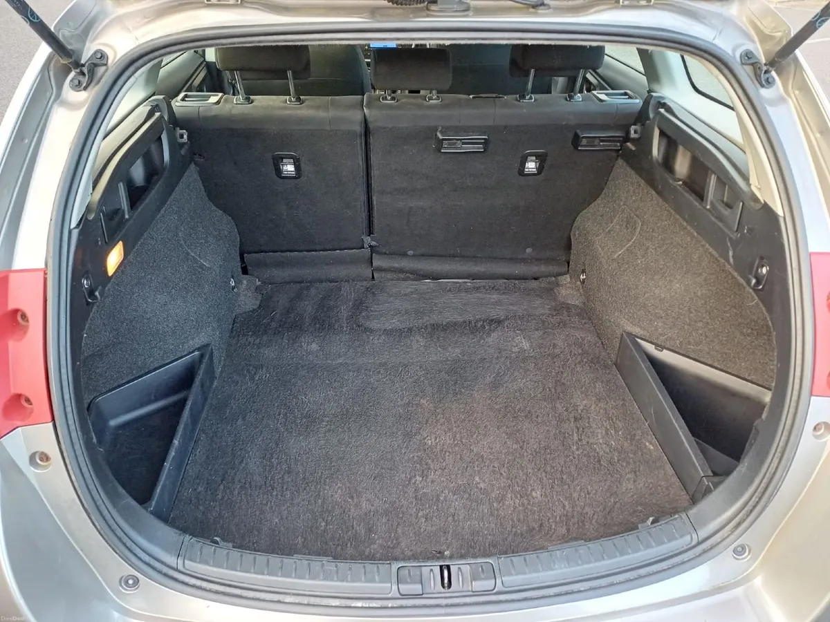 Toyota Auris Estate 2015 - Image 5