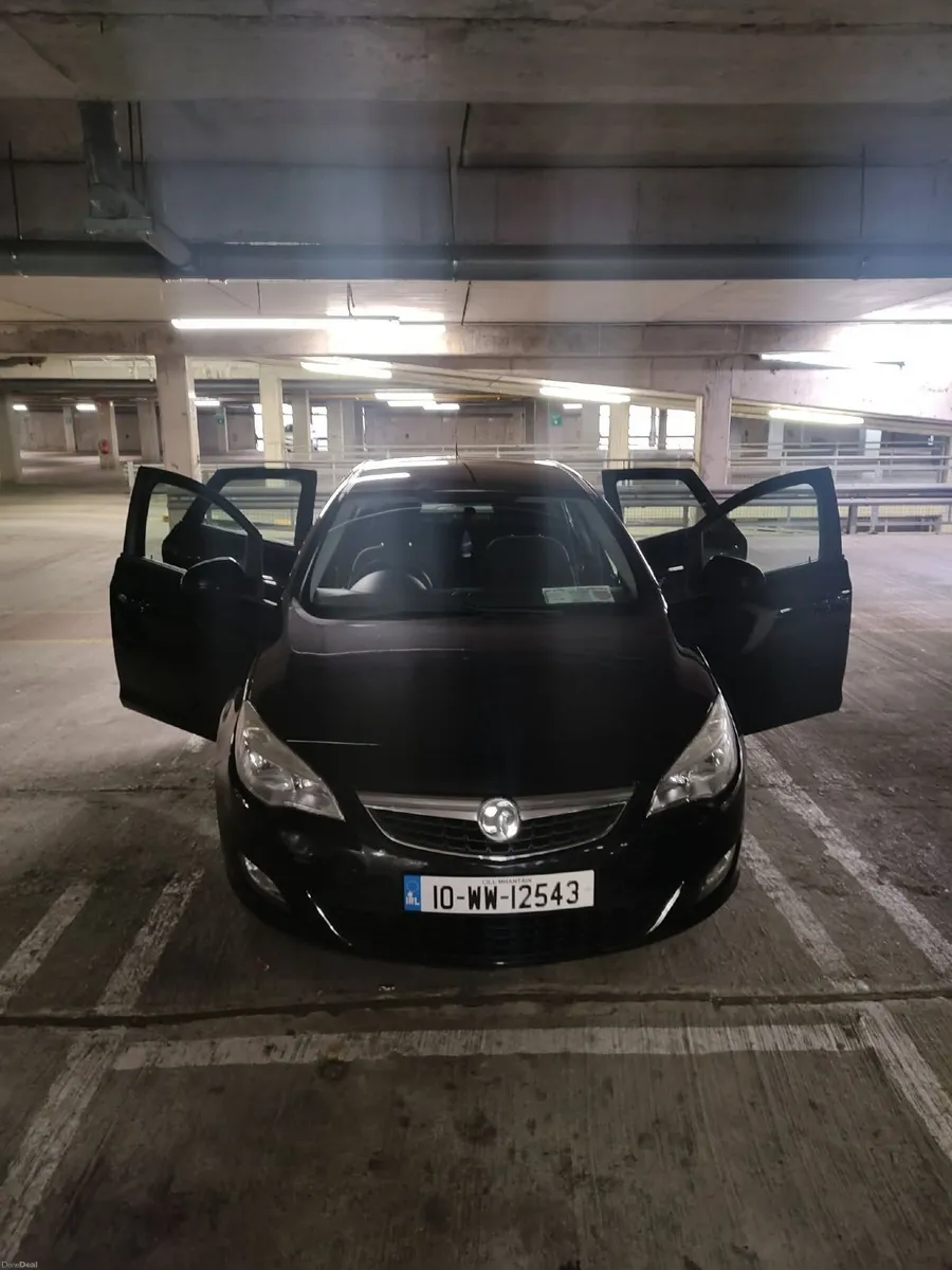 Vauxhall Astra 2010 - Image 2