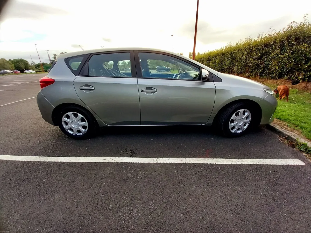 Toyota Auris 2013 - Image 4