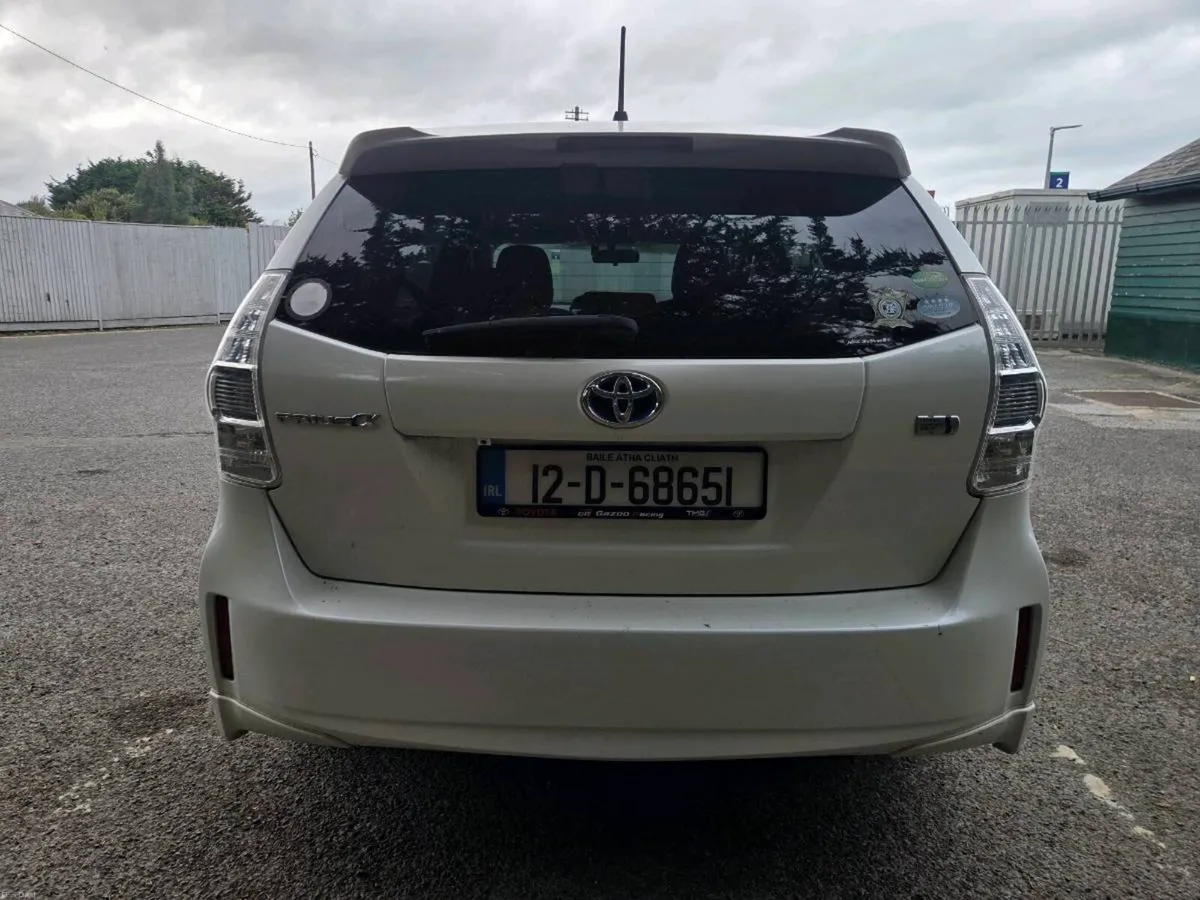 Toyota Prius Alfa 5 seats - Image 6