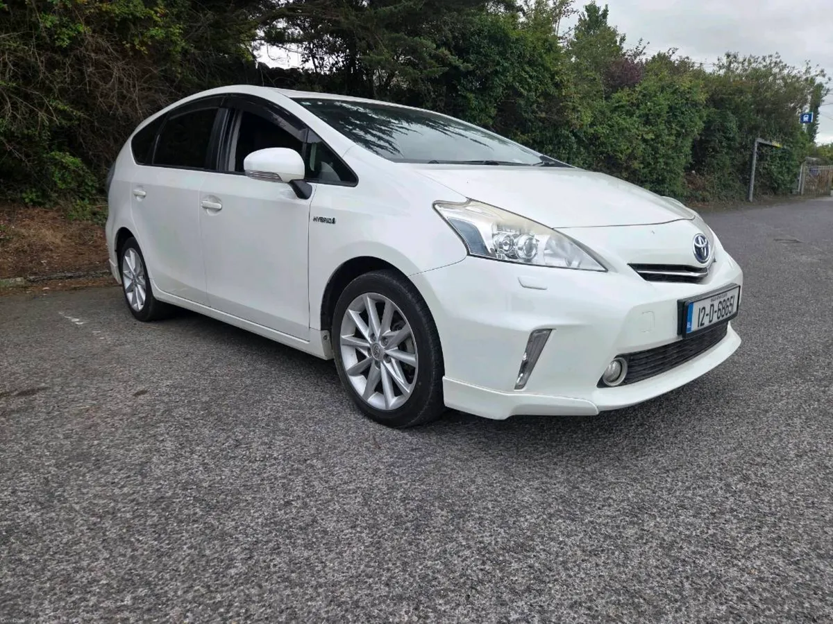 Toyota Prius Alfa 5 seats - Image 2