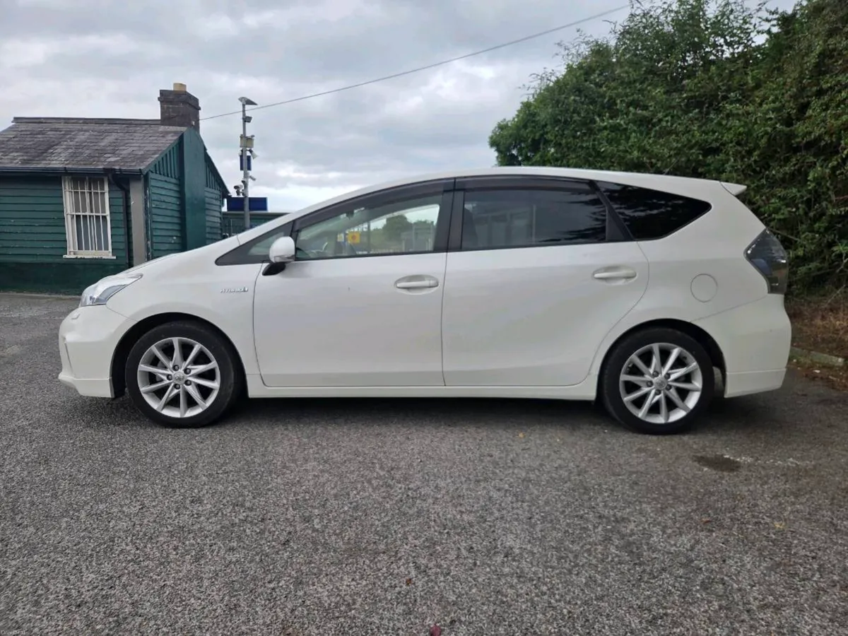 Toyota Prius Alfa 5 seats - Image 4