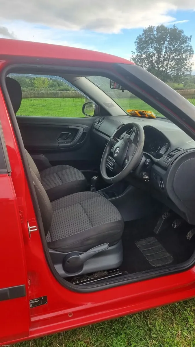 Skoda Fabia 2014 - Image 2
