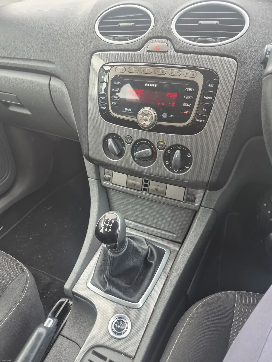 Ford Focus 2011 - Image 2