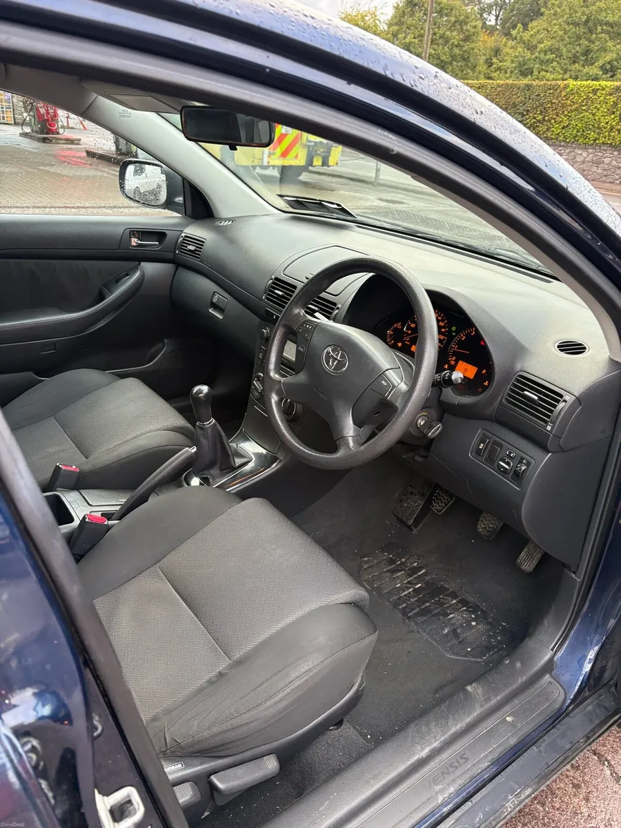 Toyota avensis 1.6vvti - Image 5