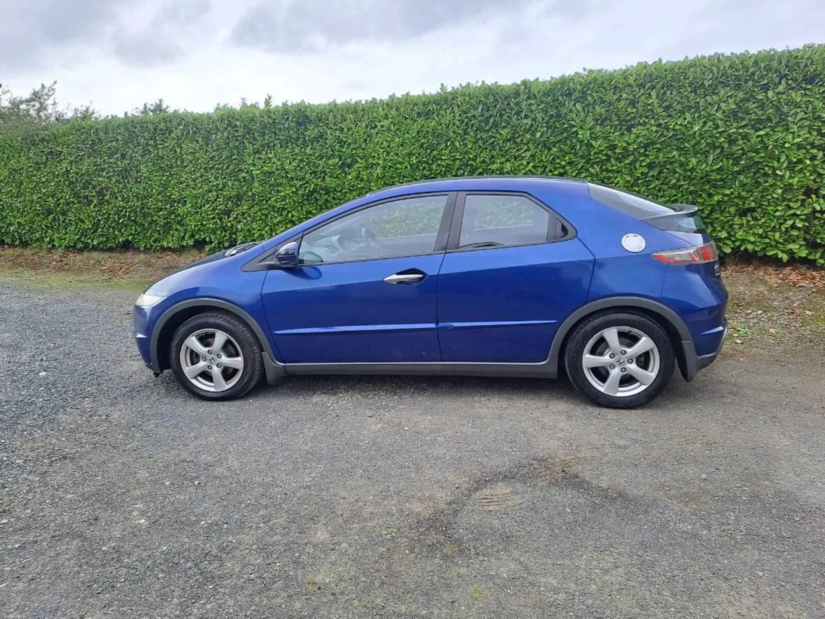 Honda civic car. - Image 3