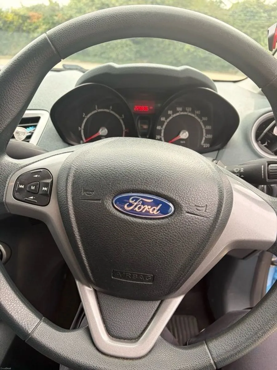 2011 Ford Fiesta - Image 5