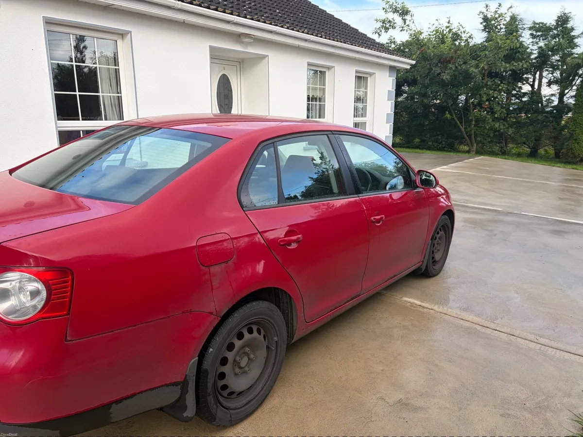 Volkswagen Jetta 2010 - Image 2