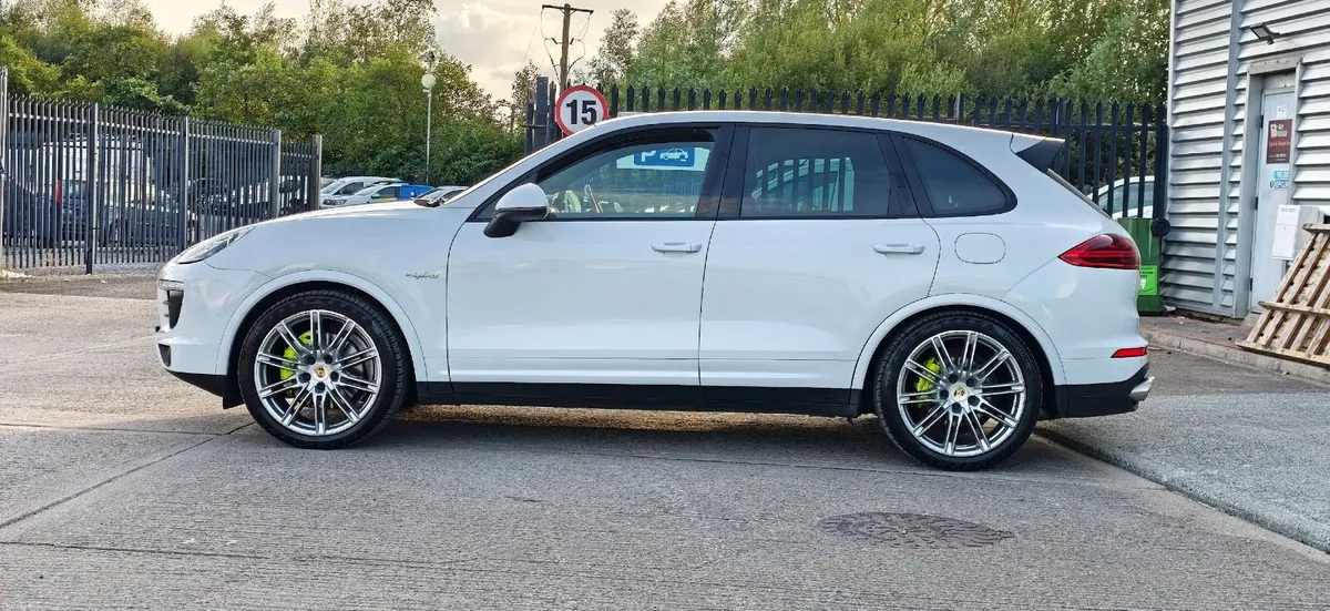 Porsche Cayenne S E-Hybrid 2016 unusual hi-sepc - Image 4