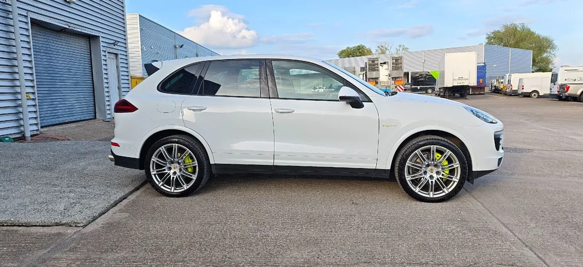 Porsche Cayenne S E-Hybrid 2016 unusual hi-sepc - Image 5