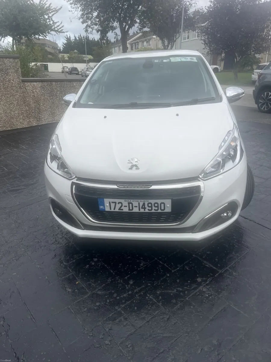 Peugeot 208 2017 automatic - Image 1