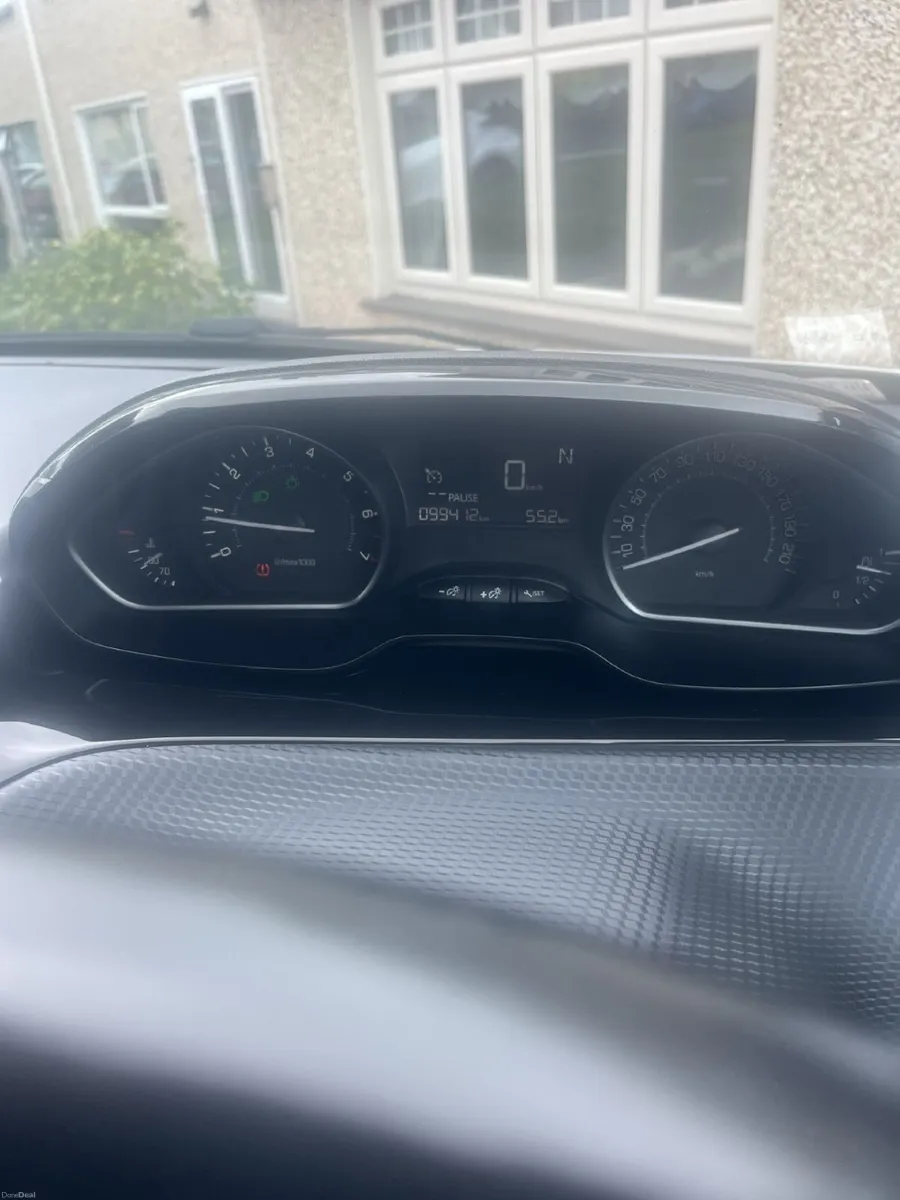 Peugeot 208 2017 automatic - Image 6
