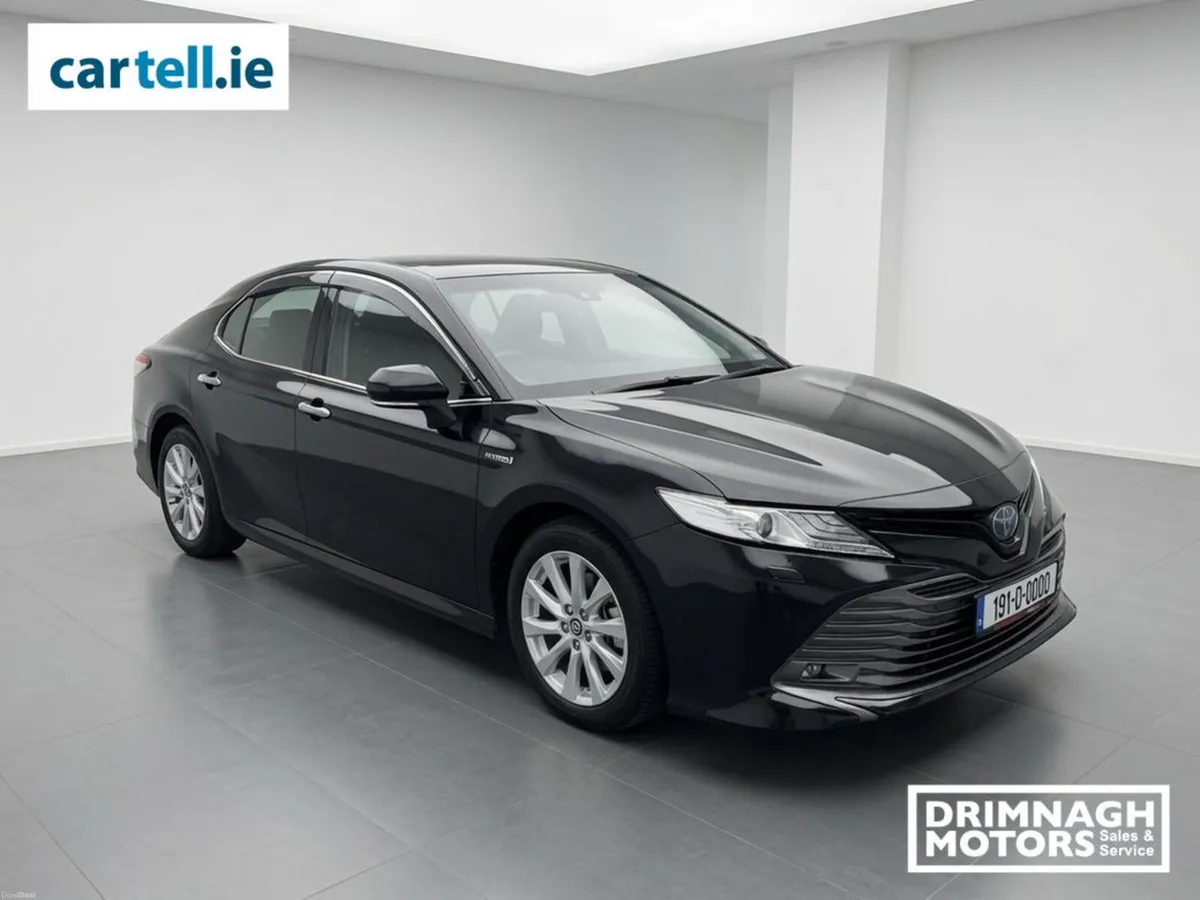 Toyota Camry 2.5 hybrid 64000km - Image 1