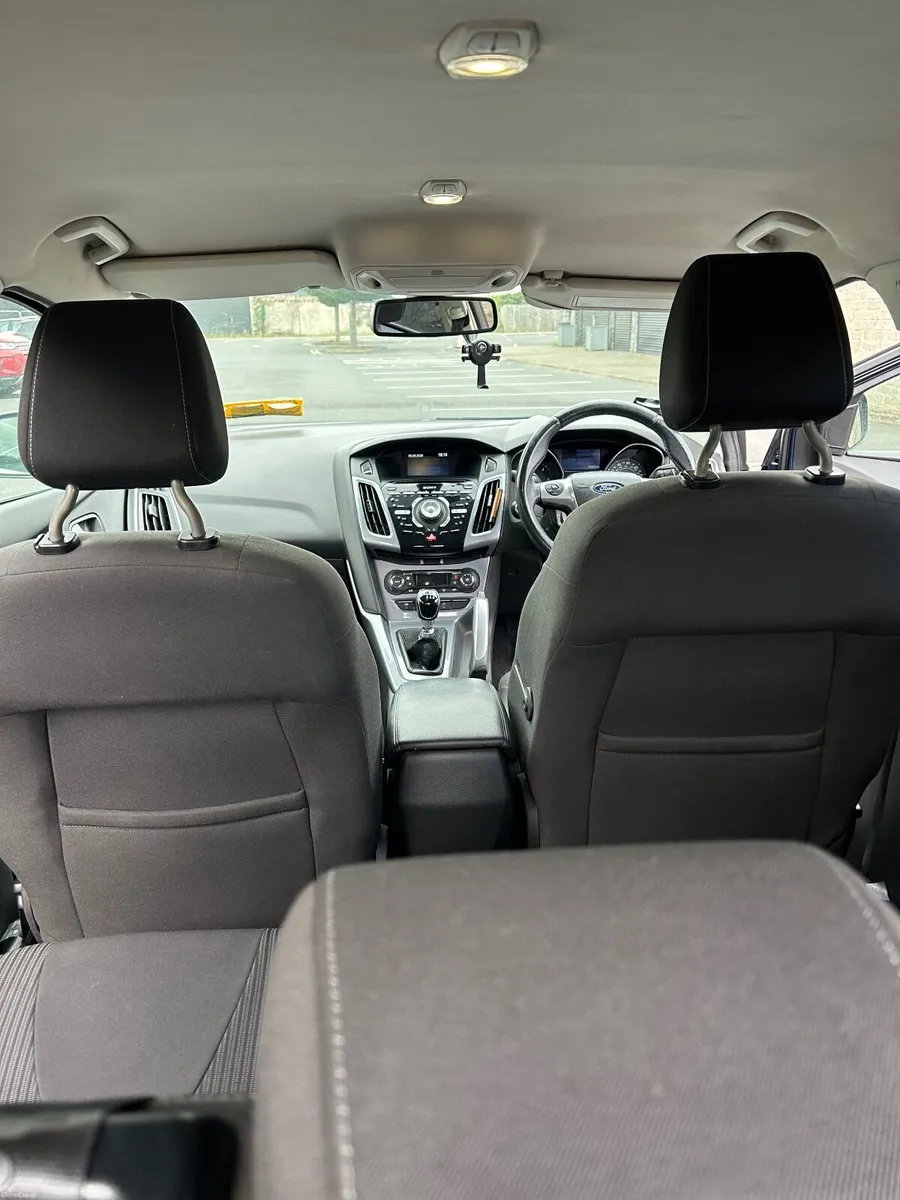 Ford Focus 2012 - Image 2