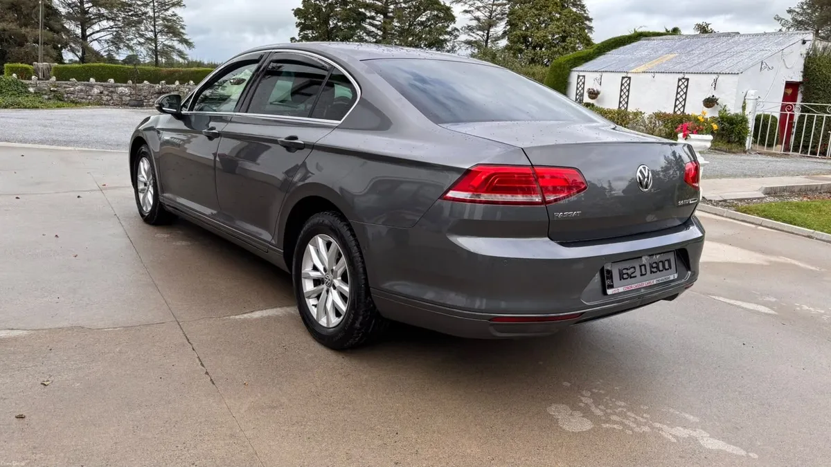 Volkswagen Passat 2016 - Image 2