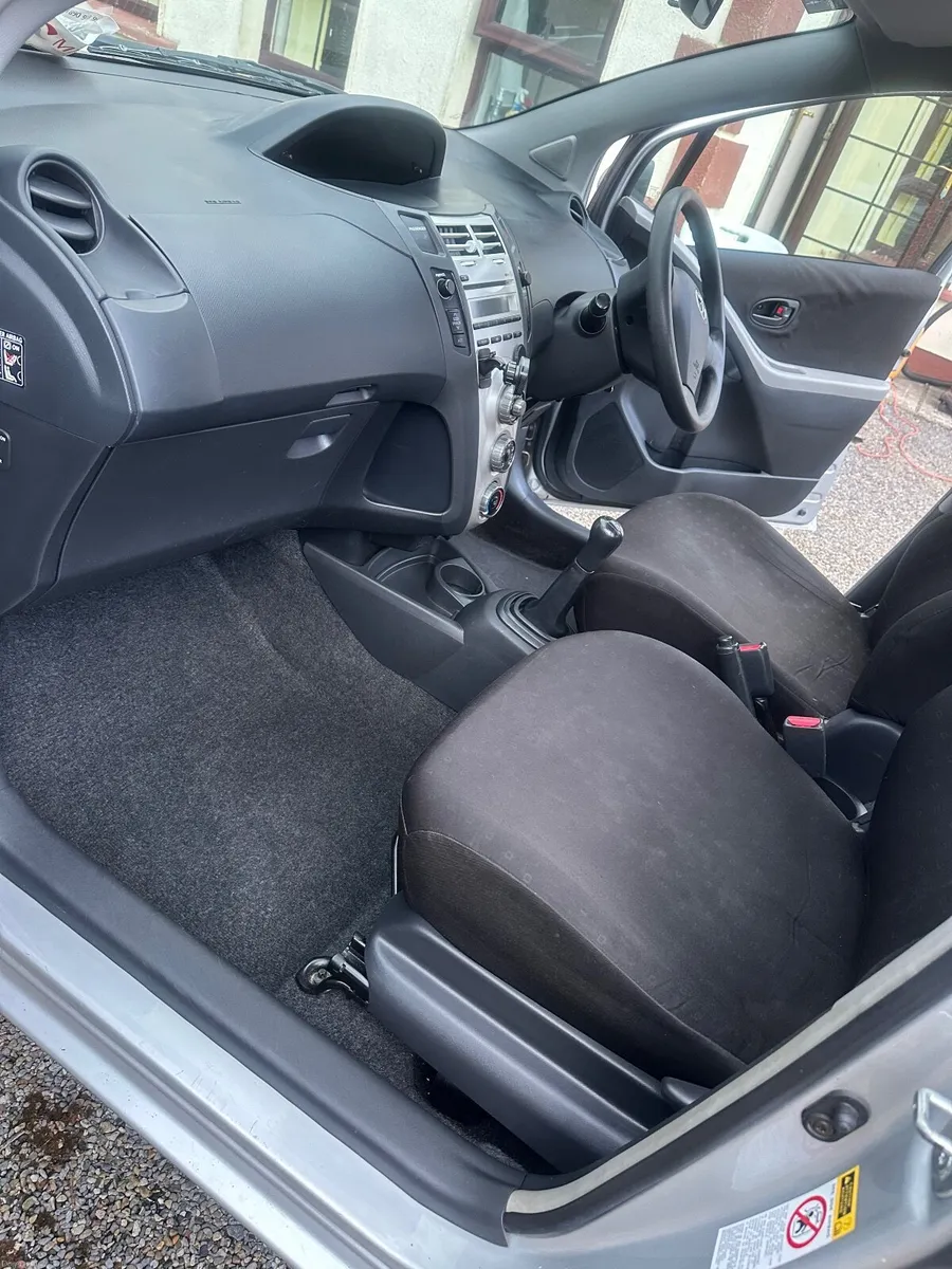Toyota Yaris 2006 Silver - Image 5